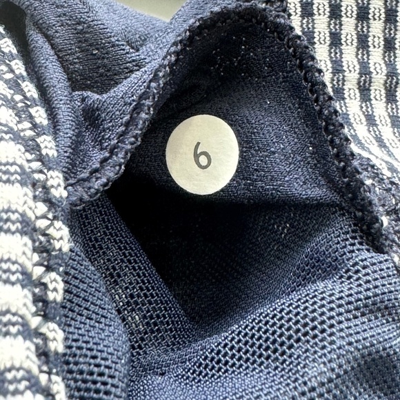 1030 lululemon Practice Freely Tank - Size 6 - Blue Gingham (Inkwell) - Picture 8 of 16
